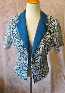 Clara Women’s Blue/White Floral Open Front Short Sleeve Collared Jacket L